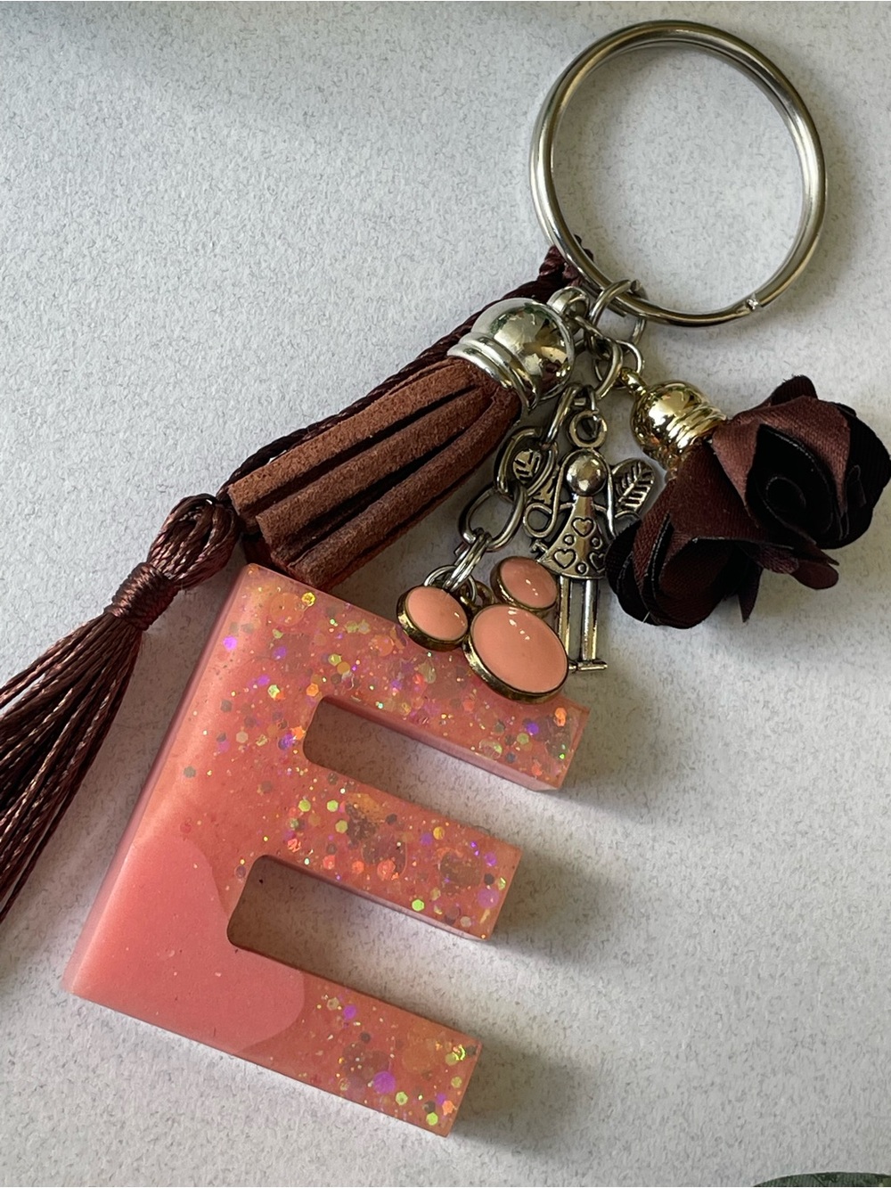 Llavero | Peach & Brown Letter Keychain | E